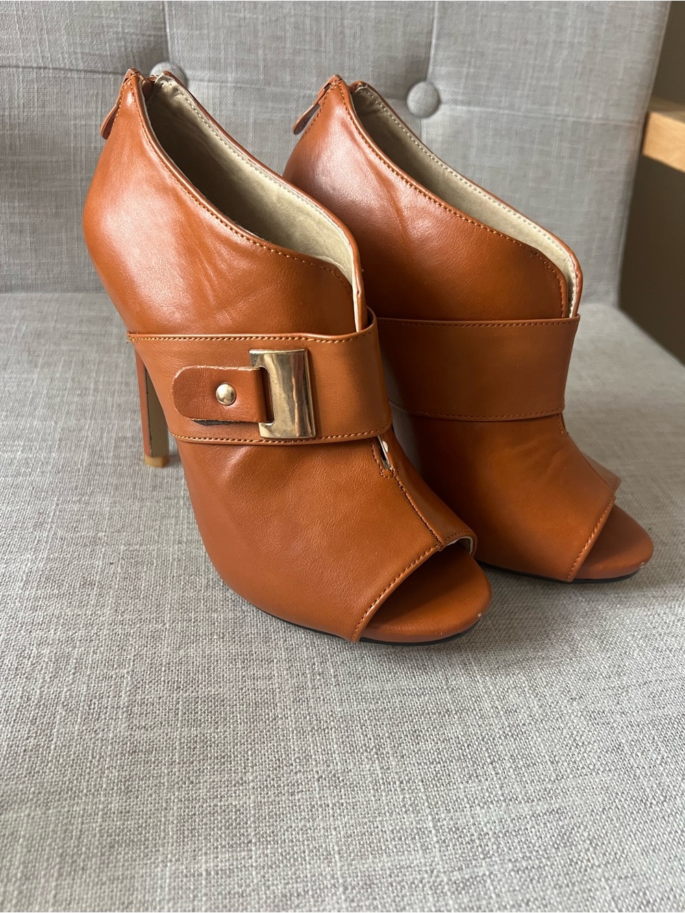Women's Brown Coquette Faux Leather Peep-Toe High Heeled Booties, size 7.5
